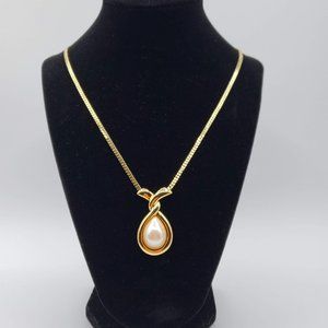 Monet Vintage 1950's Faux Pearl Tear Drop Pendant Gold Necklace
